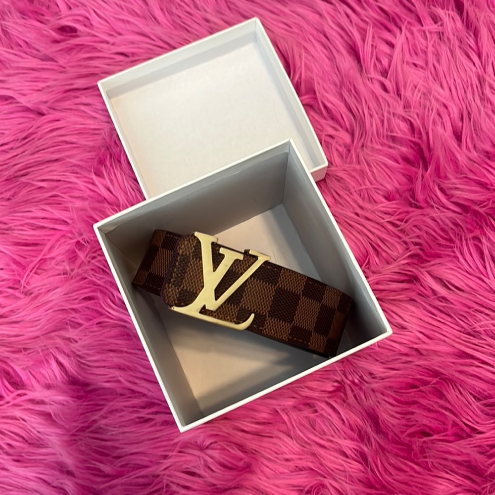Louis Vuitton belt NOT AUTHENTIC